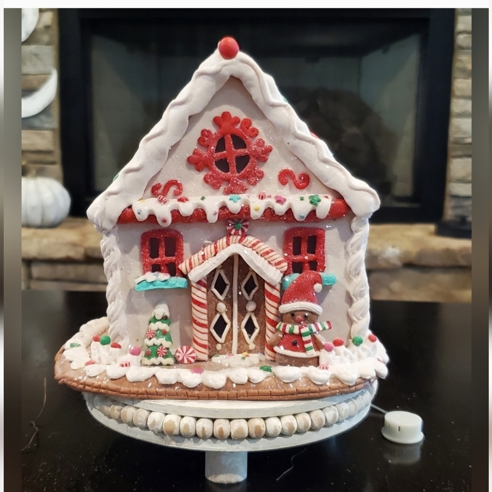 Festive LED Gingerbread House Decoration-NWT